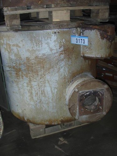 Fixed bronze melting furnace, ± 400 kg, oil heated